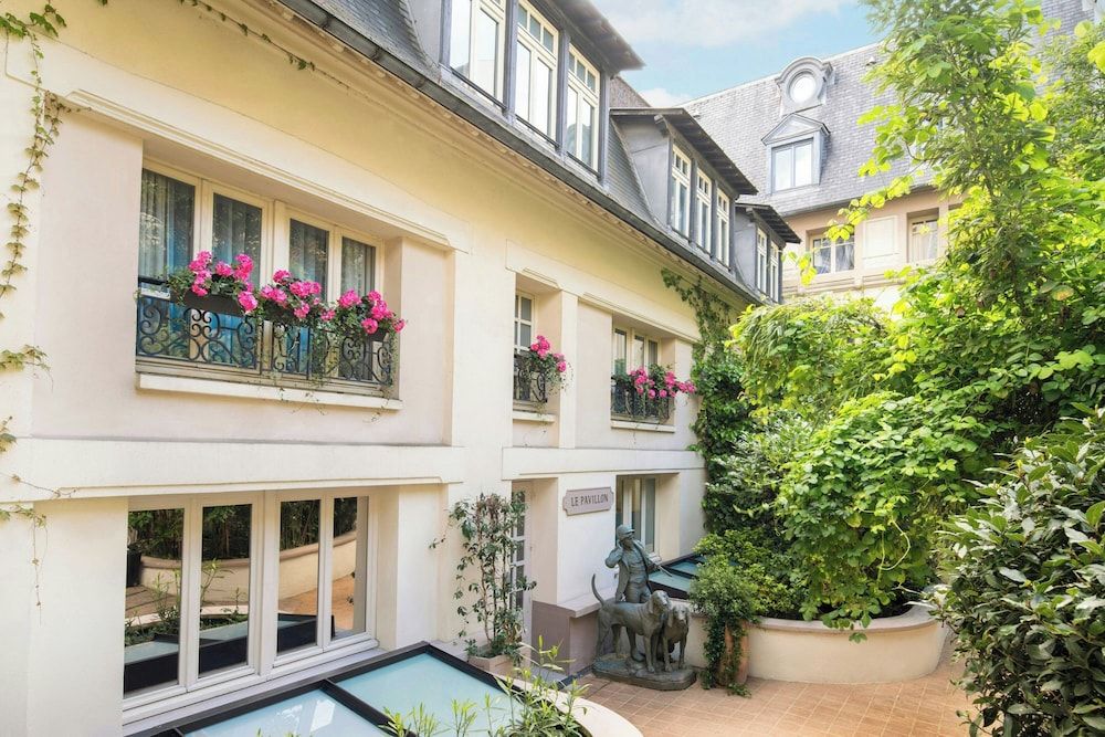 undefined Renaissance Paris Nobel Tour Eiffel Hotel 4