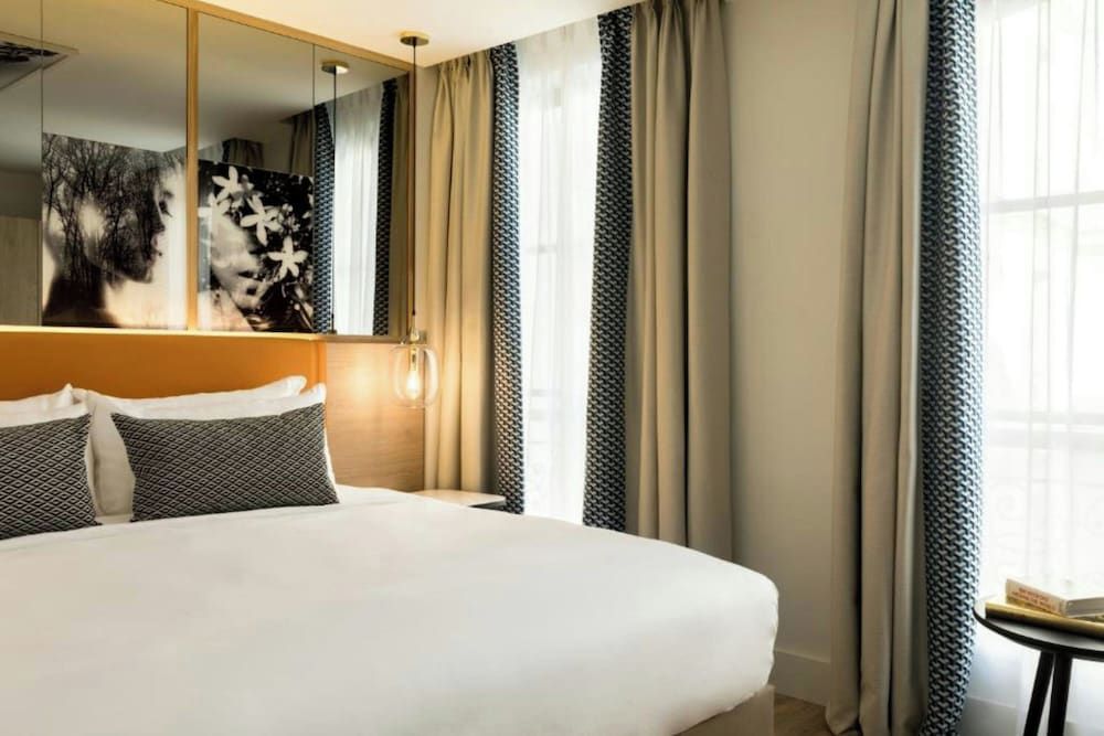 Renaissance Paris Vendome Hotel Room, 1 King Bed 2