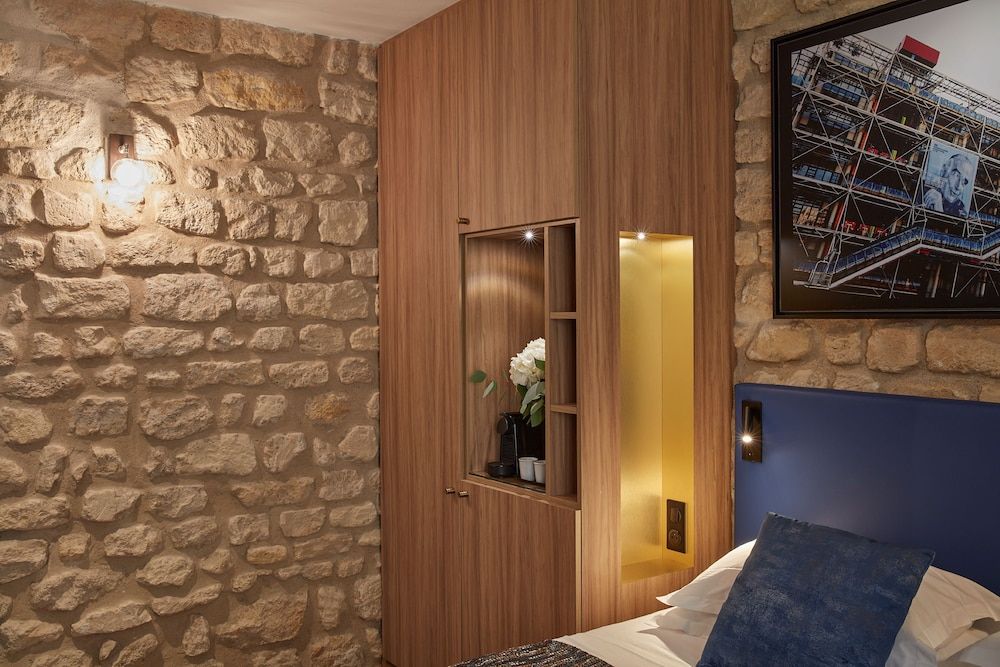 Hotel Atmospheres Classic Double Room 4