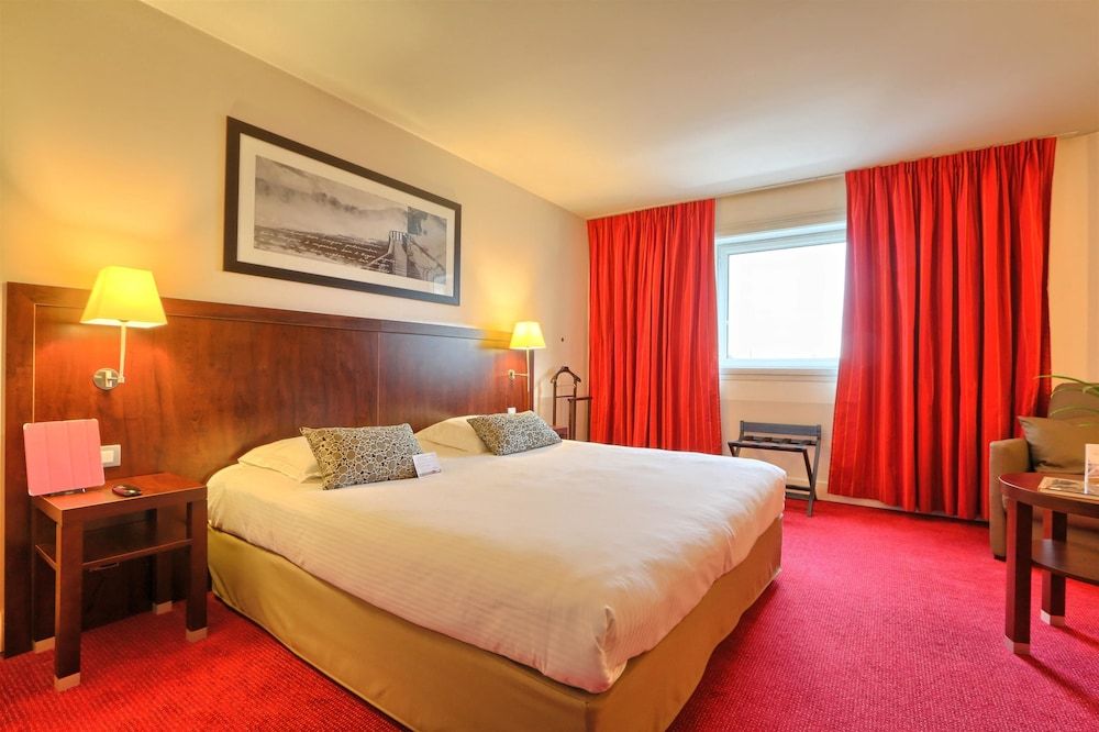 undefined Golden Tulip CDG Airport Villepinte 3