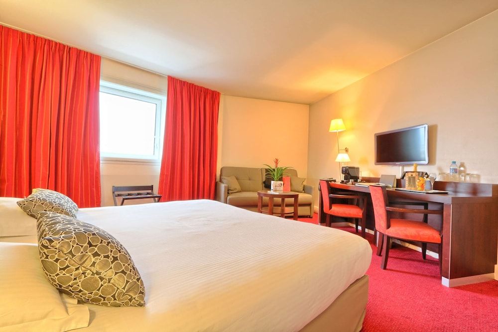 undefined Golden Tulip CDG Airport Villepinte 4