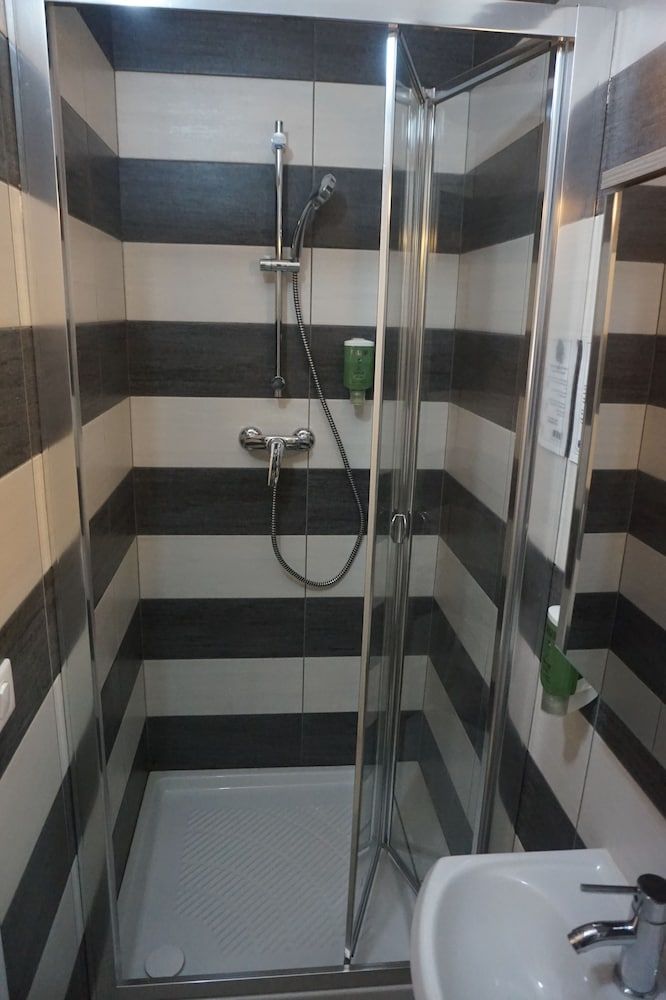 Comfort Hotel Rouen Alba Standard Double Room, Non Smoking 7