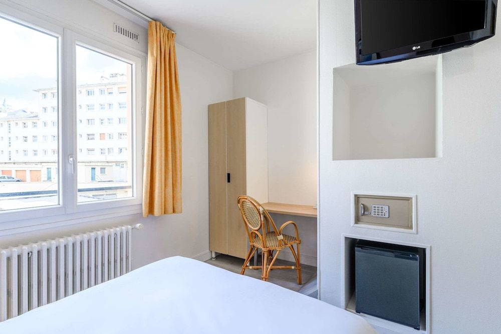 Comfort Hotel Rouen Alba Standard Double Room, Non Smoking 9