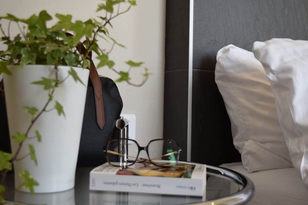 Hotel Amirauté Double room, Courtyard 8