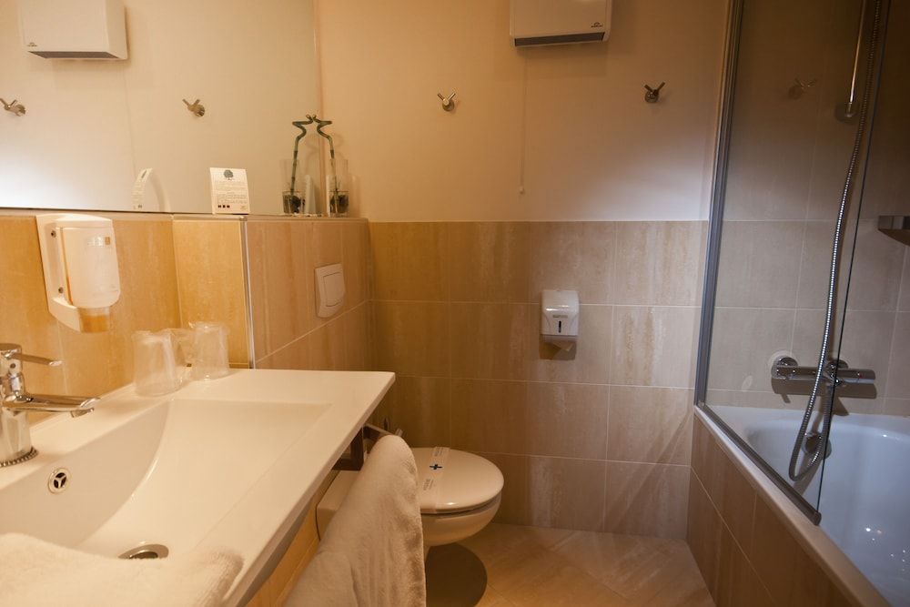 Hotel Le Clocher de Rodez Superior Triple Room, 1 Queen Bed with Sofa bed 4