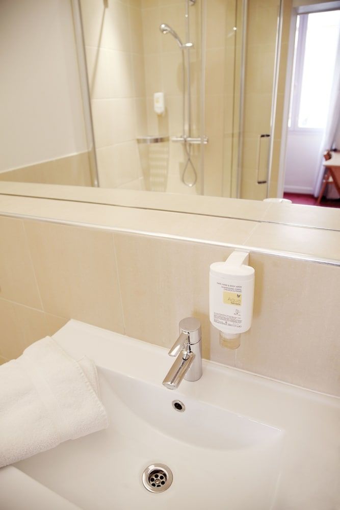 Hotel Le Clocher de Rodez Superior Double Room, 1 Double Bed, Bathtub 5