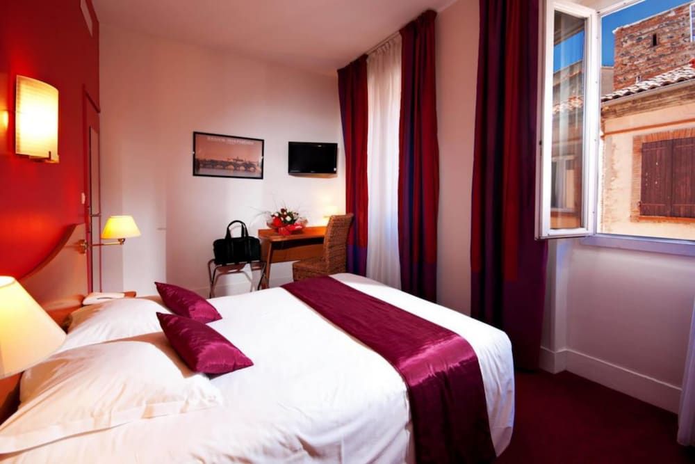 Hotel Le Clocher de Rodez Superior Triple Room, 1 Queen Bed with Sofa bed