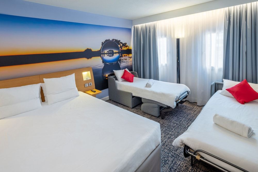 Superior room, 1 double bed and 2 single beds