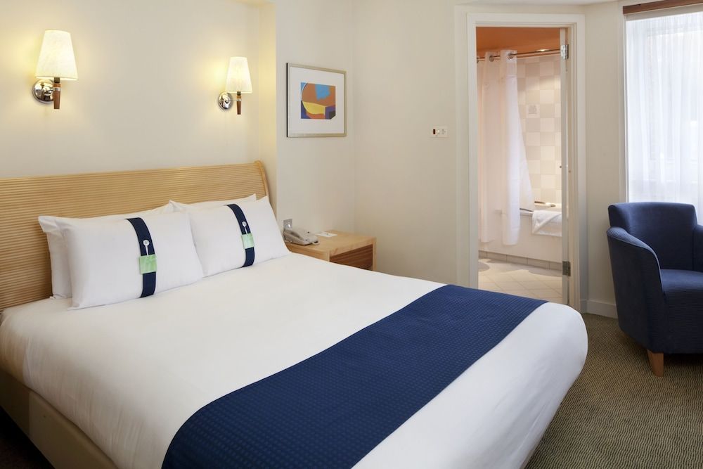 Standard Room, 1 Queen Bed