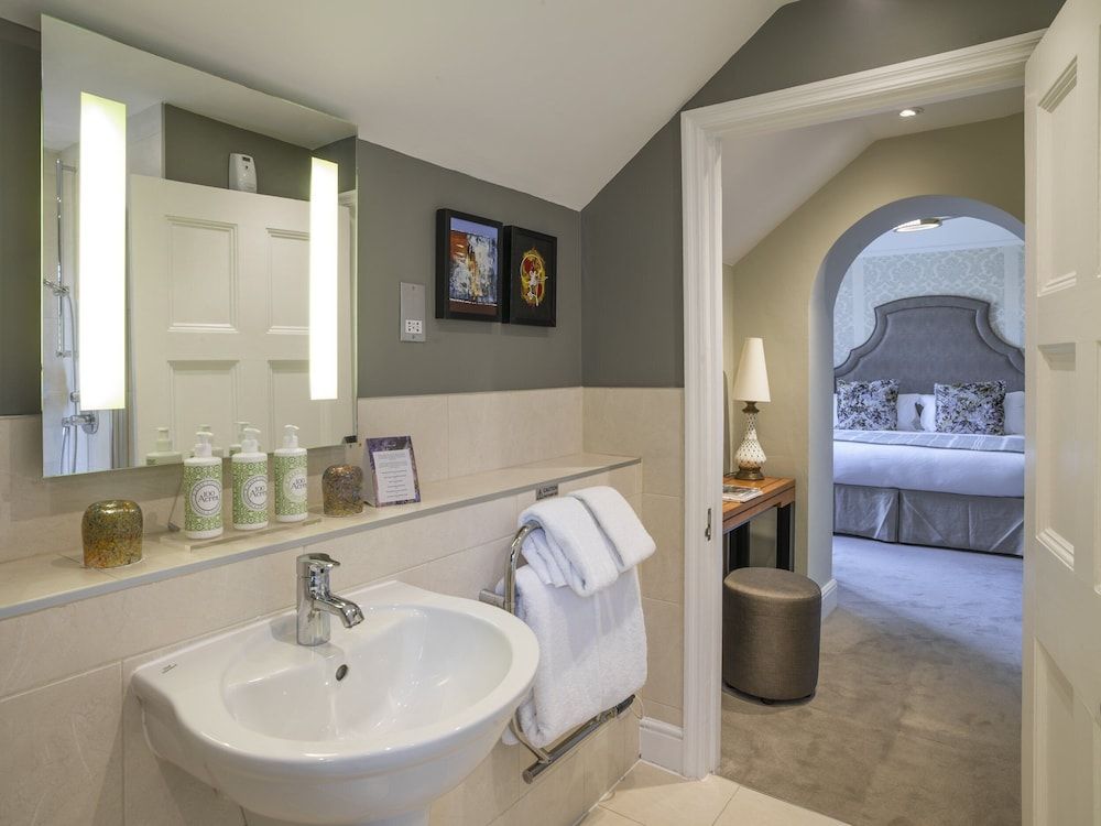 Homewood Hotel & Spa Elegant Room 5