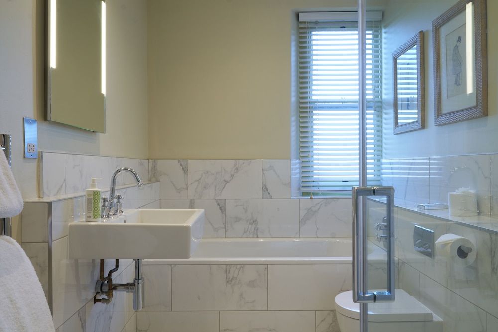 Homewood Hotel & Spa Elegant Room 6