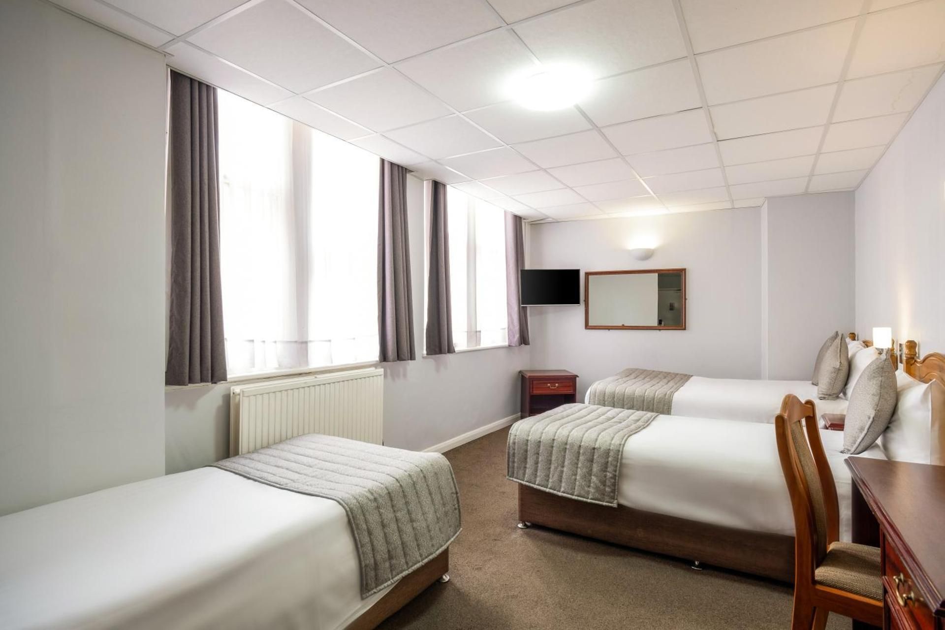3 Single Beds, Nonsmoking, Upgrade