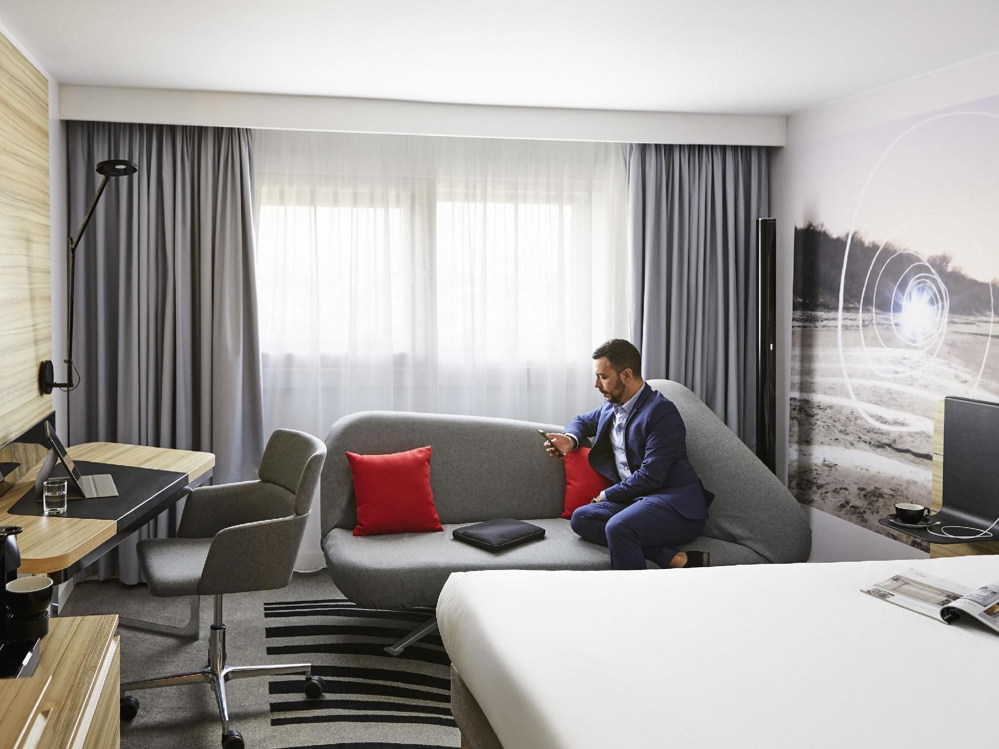 Superior Room with Queen-size bed and convertib le sofa