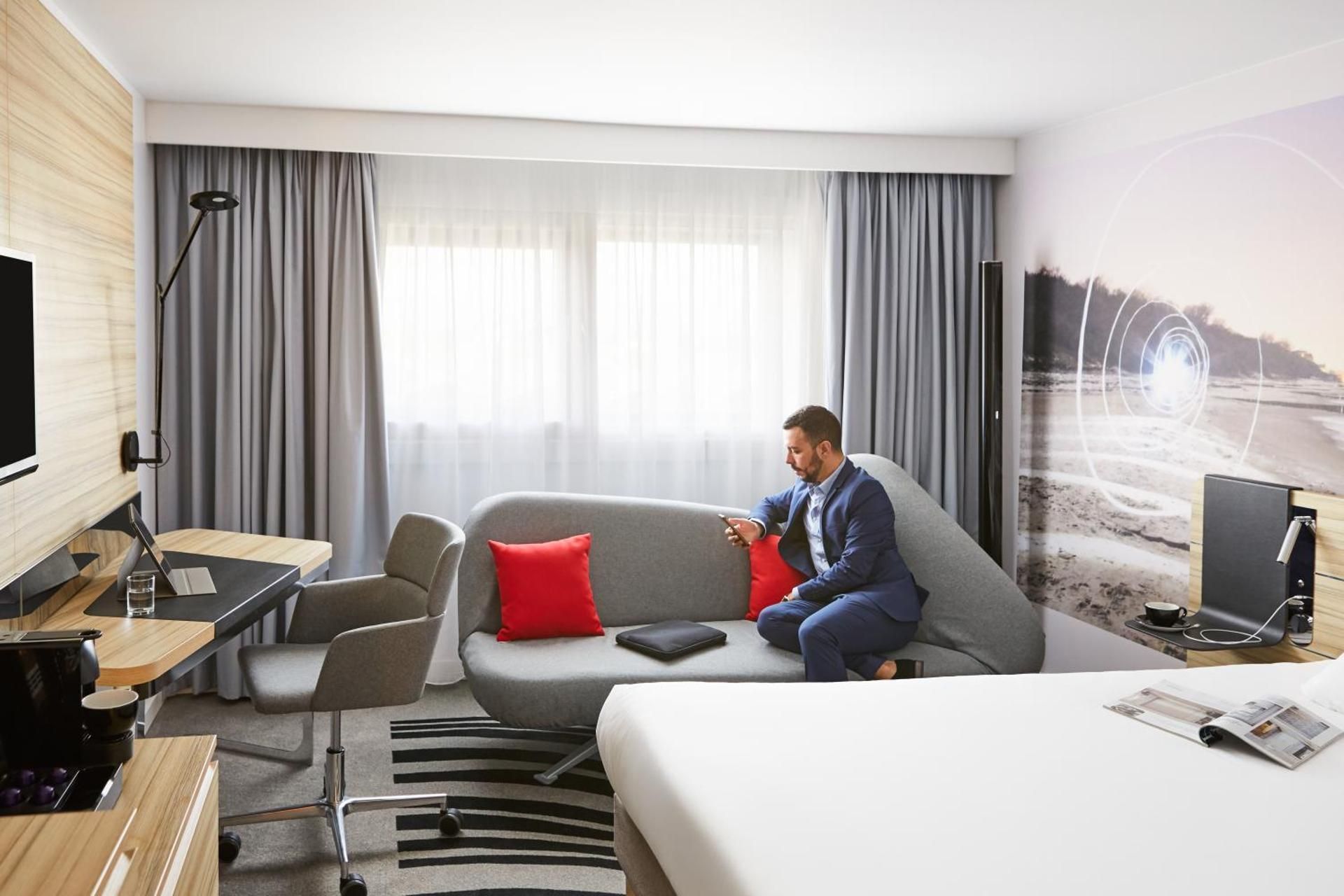 Standard Room with 1 Queen-size Bed and 1 sofa