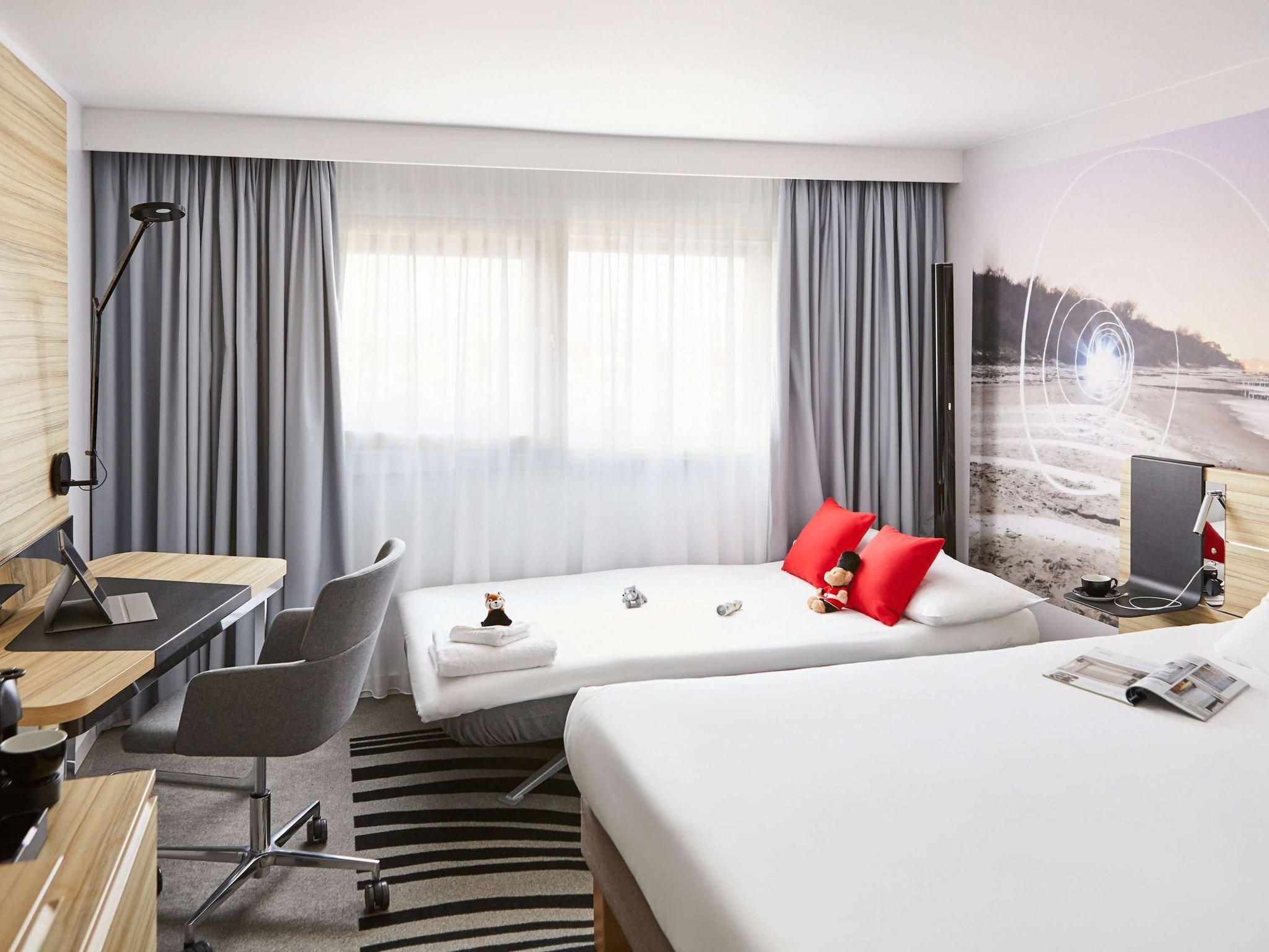 Standard Room with 1 Queen-size Bed and 1 sofa