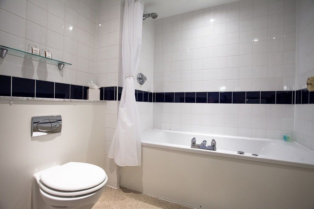 The Metropole Hotel Standard Twin Room 6