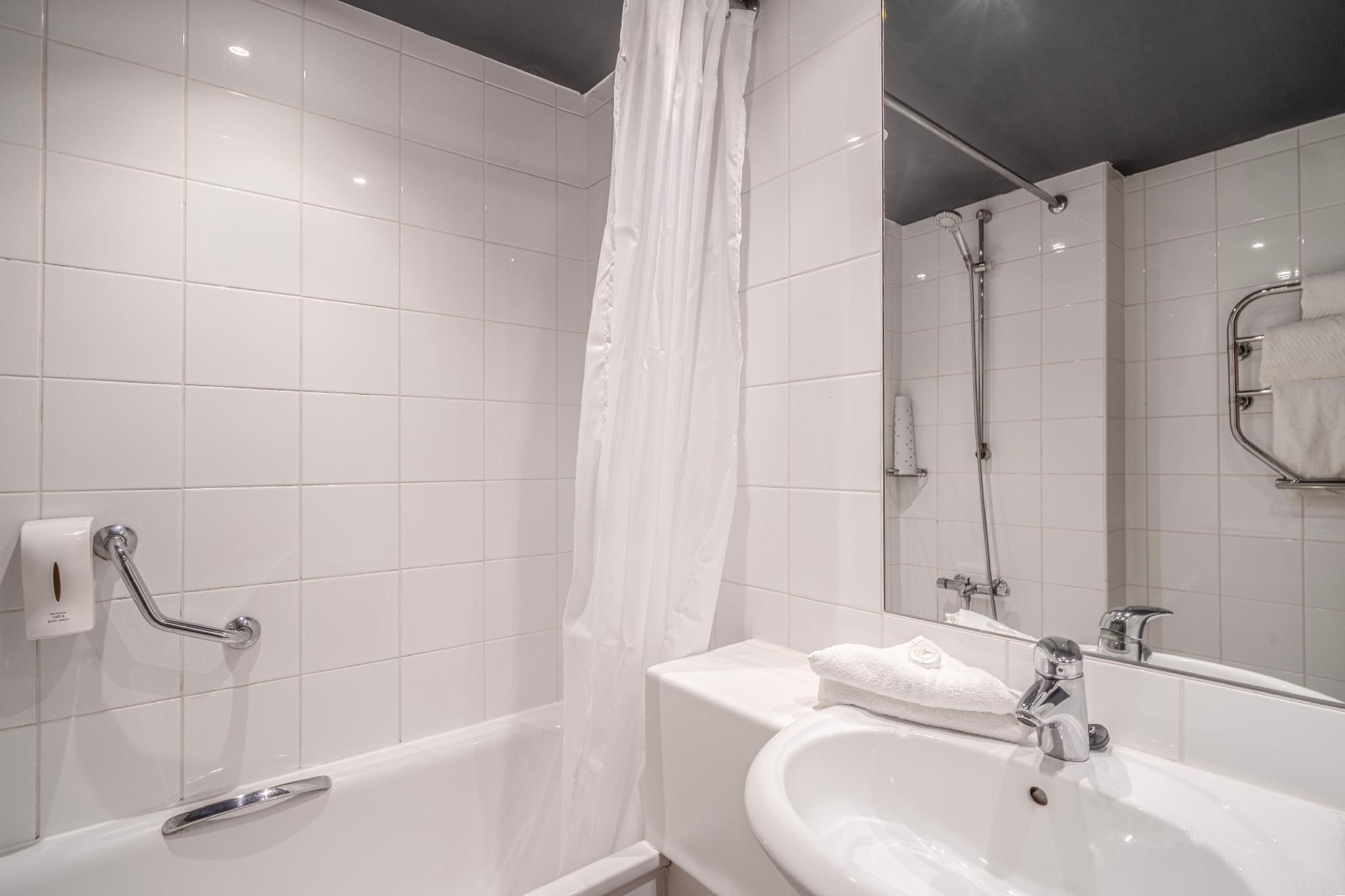 Britannia Hotel Bolton Twin Room 8