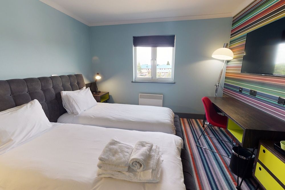 Village Hotel Bournemouth Twin Room, 2 Twin Beds 3