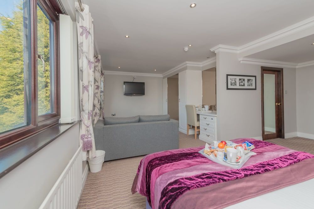 Best Western Bradford Guide Post Hotel Suite, 1 King Bed, Non Smoking (with Sofabed) 4