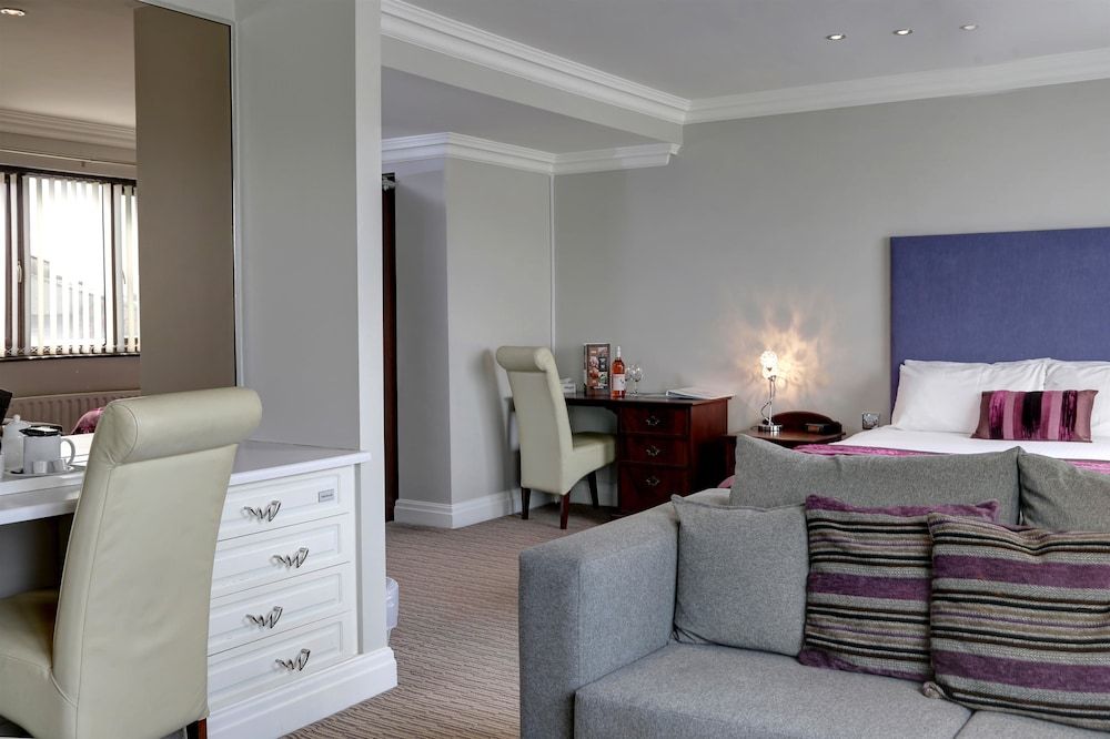Best Western Bradford Guide Post Hotel Suite, 1 King Bed, Non Smoking (with Sofabed) 11