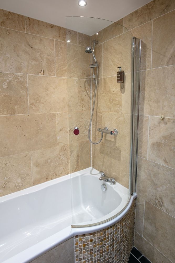 Best Western Bradford Guide Post Hotel Suite, 1 King Bed, Non Smoking (with Sofabed) 10