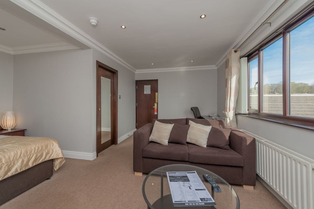 Best Western Bradford Guide Post Hotel Suite, 1 King Bed, Non Smoking (with Sofabed) 14