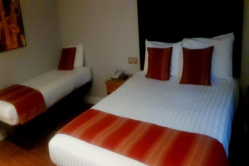 Standard Room, 1 King Bed, Non Smoking (with Extra Bed)