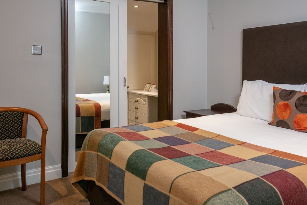 Best Western Bradford Guide Post Hotel Suite, 1 King Bed, Non Smoking (with Sofabed) 5