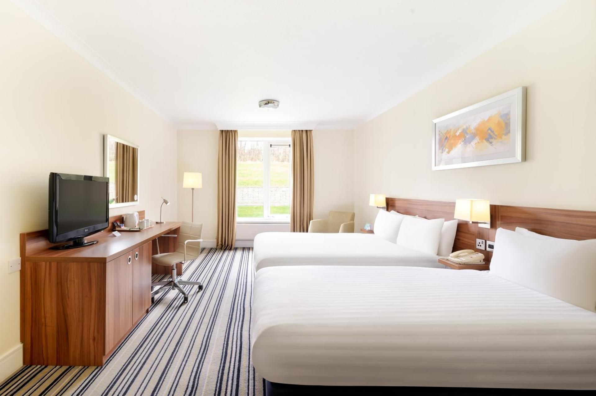 Twin Room with Sofa Bed - Non-Smoking