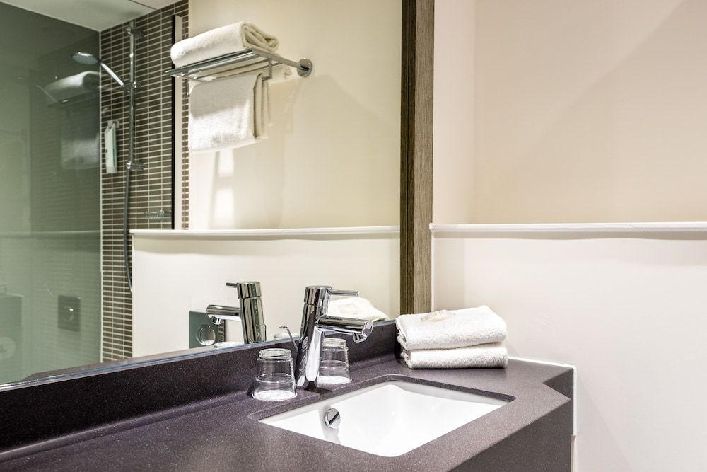 Standard Room, 1 King Bed, Accessible
