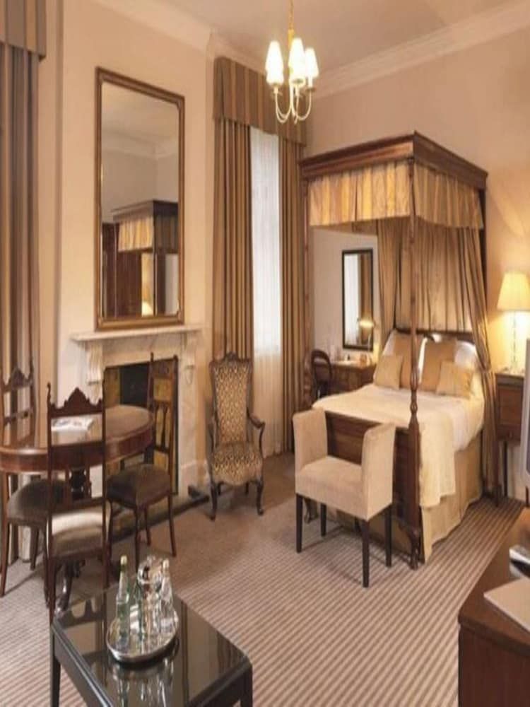 Macdonald Frimley Hall Hotel and Spa Deluxe Room, 1 Double Bed (Super Deluxe 4 Poster) 2