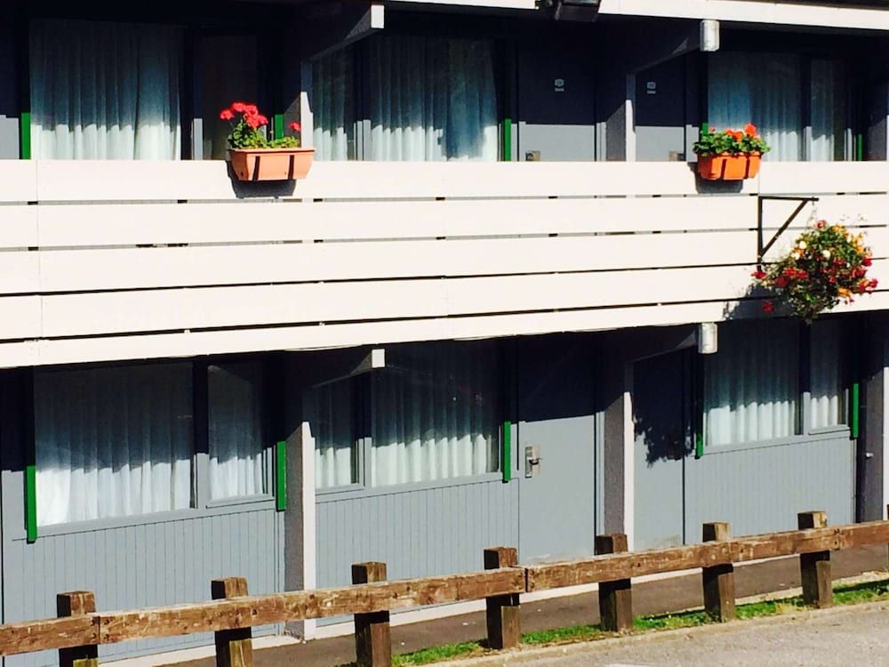 undefined Campanile Cardiff 5