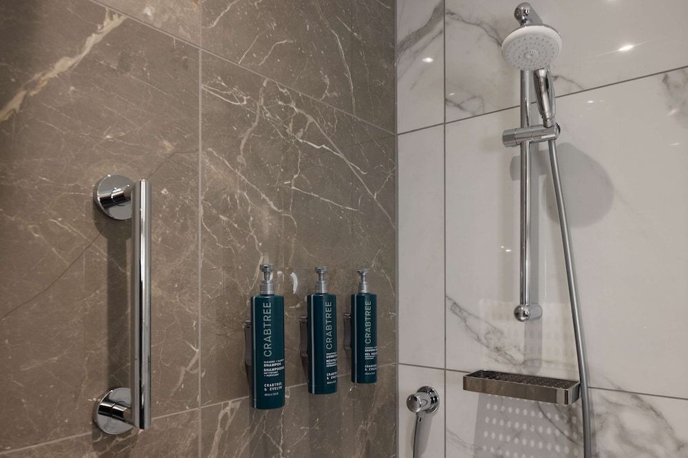 Hilton Cardiff Room, 1 King Bed 4