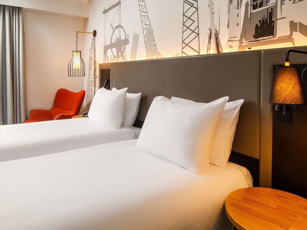 Mercure Cardiff North Hotel Classic Room, 2 Twin Beds 2