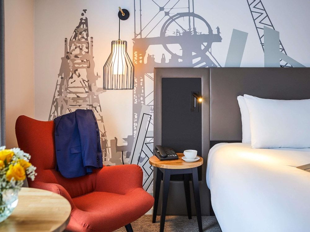 Mercure Cardiff North Hotel Classic Room, 2 Twin Beds 8