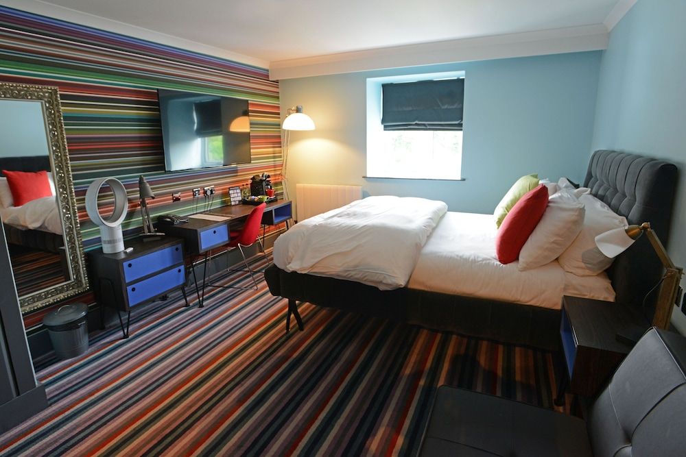 Village Hotel Manchester Cheadle Club Room (FREE Gym & Pool Access) 4