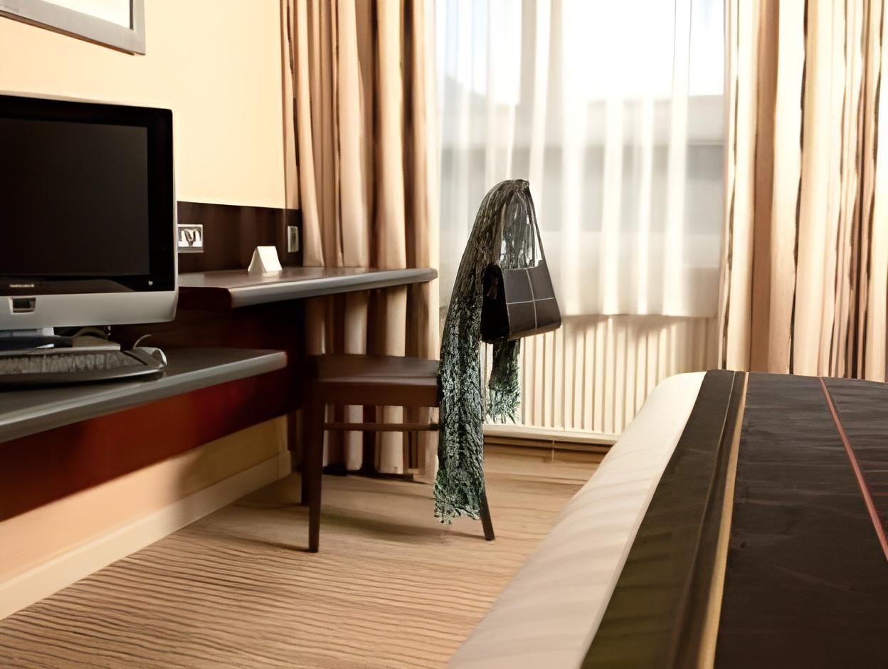 Family Room (2 Adults + 1 Child)