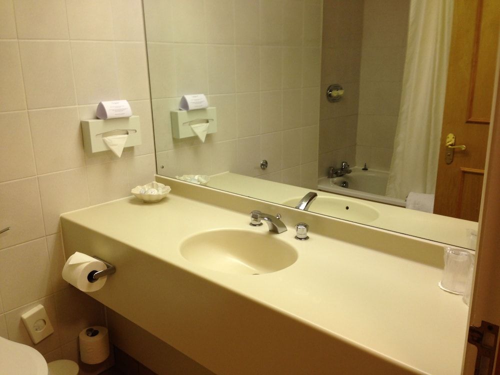 Coulsdon Manor Hotel and Golf Club Suite 2