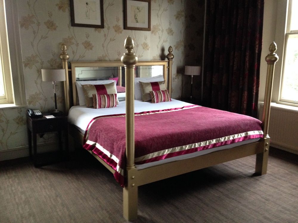 Coulsdon Manor Hotel and Golf Club Suite