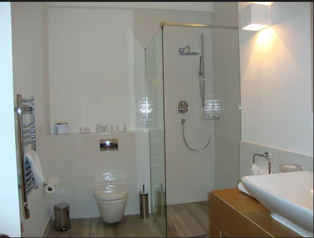 Coulsdon Manor Hotel and Golf Club Suite 4