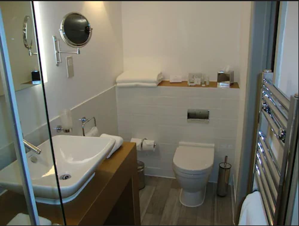 Coulsdon Manor Hotel and Golf Club Executive Double Room 5