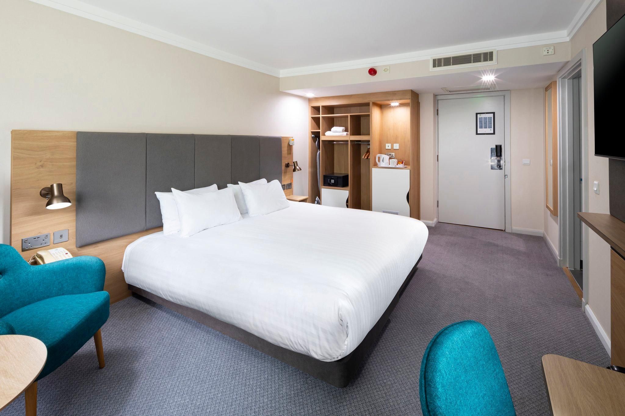 2 Single Beds Standard Accessible