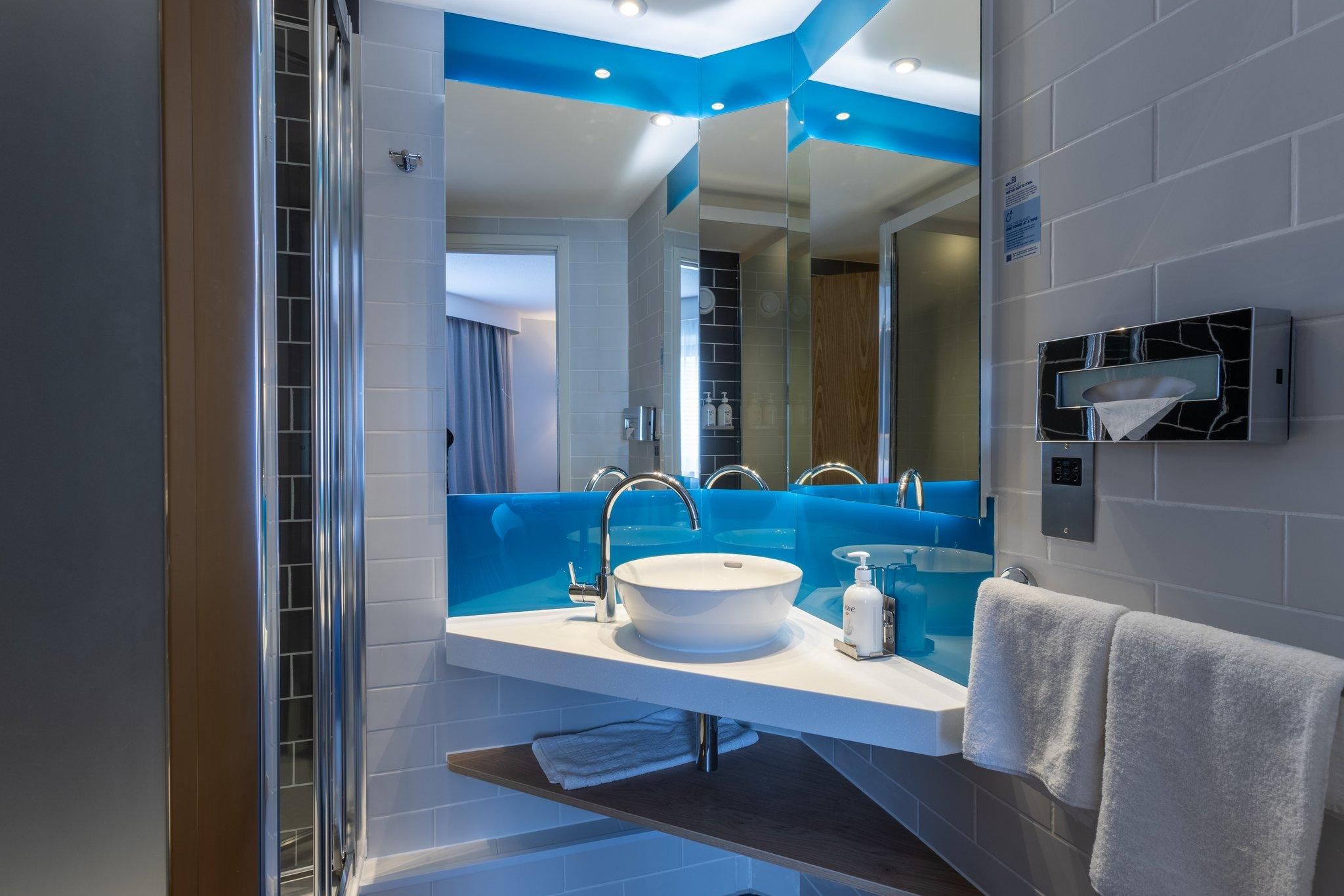 1 Double Standard Sofa Bed with Free Hot Breakfast