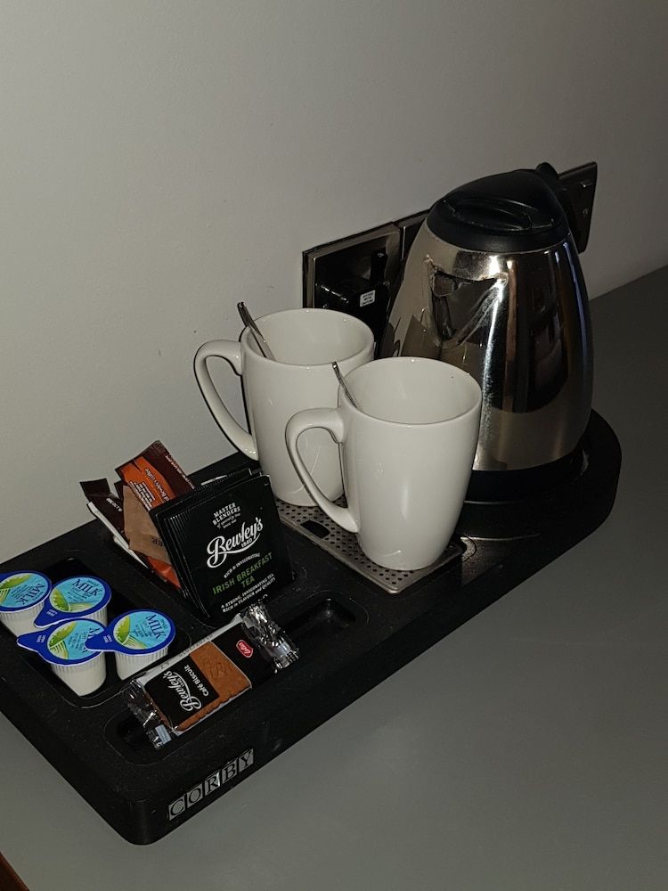 Maldron Hotel Derry Deluxe Twin Room 6