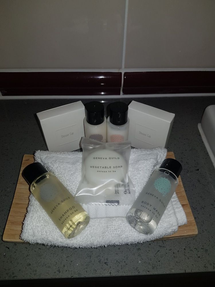 Maldron Hotel Derry Deluxe Twin Room 7