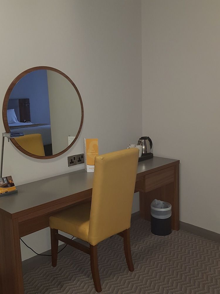 Maldron Hotel Derry Deluxe Twin Room 3