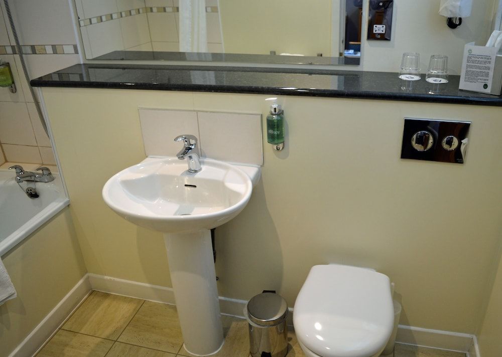 Best Western Kings Manor Hotel Standard Room, 2 Twin Beds, Non Smoking 6