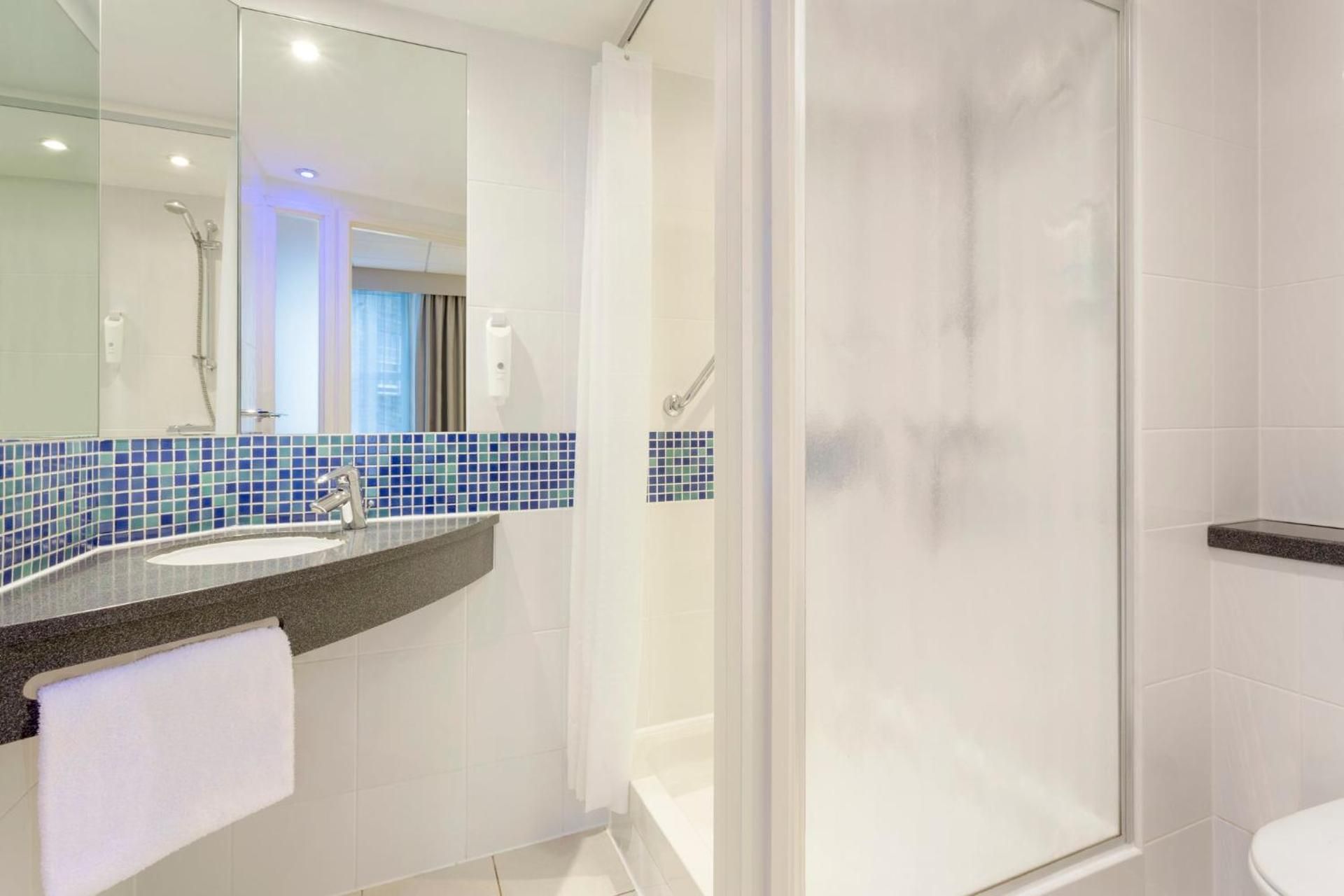 undefined Holiday Inn Express - Edinburgh City Centre by IHG 6