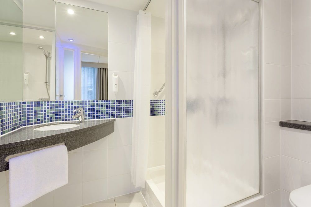 undefined Holiday Inn Express - Edinburgh City Centre by IHG 7