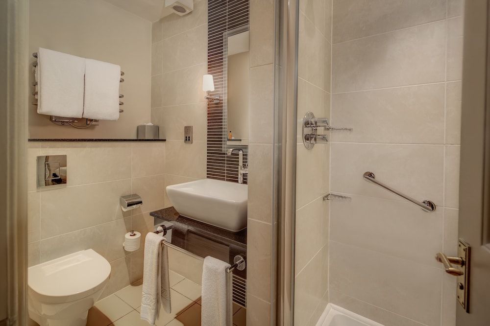 Edinburgh Grosvenor Hotel King Room 5